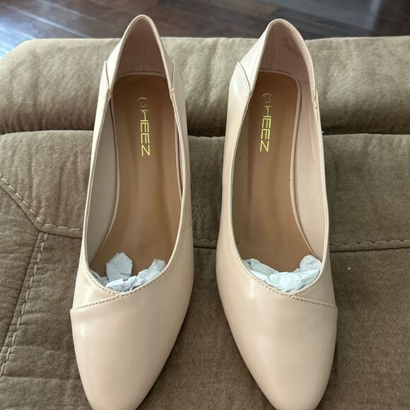 Heez Women's Pumps with Low Chunky Block 2” Heels, Cream. Size 9.5 - Picture 7 of 7